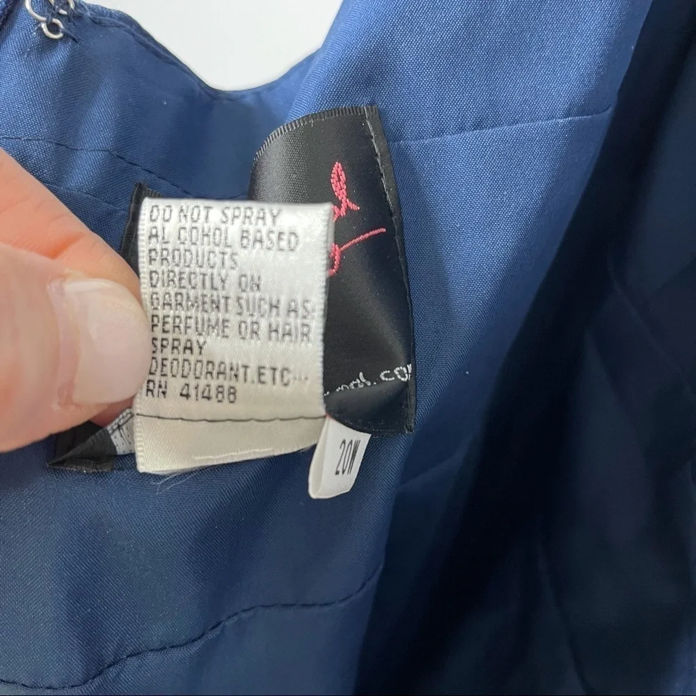 Mac Duggal V Neck Sleeveless Gown Navy Blue Plus Size 20W Leg Slit Pleated Belt - Picture 10 of 11